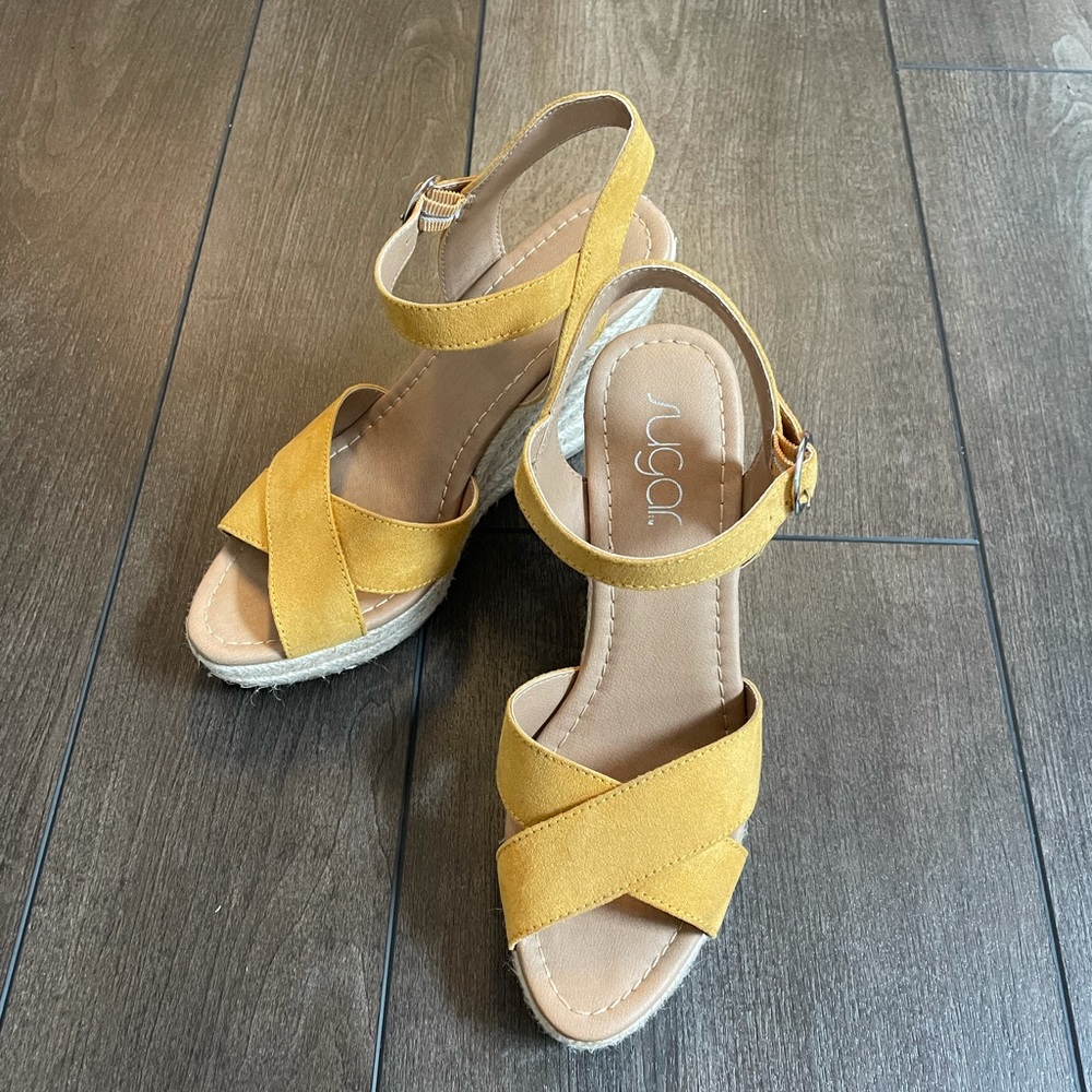 Sugar Yellow Wedges Size 7 - like NEW